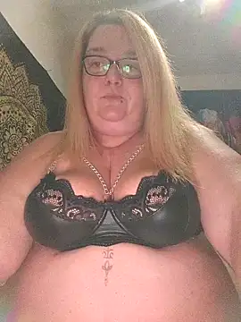 Snapshot of diosacurvy1984 chatting on November 5, 2025, 10:54 pm diosacurvy1984 online show from November 5, 2025, 10:54 pm