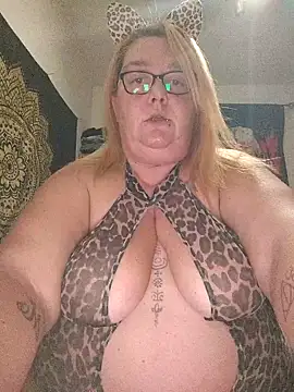 Snapshot of diosacurvy1984 chatting on November 9, 2025, 4:49 pm diosacurvy1984 online show from November 9, 2025, 4:49 pm