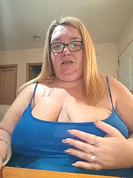 Snapshot of diosacurvy1984 chatting on November 29, 2025, 9:12 am diosacurvy1984 online show from November 29, 2025, 9:12 am