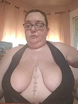 Snapshot of diosacurvy1984 chatting on December 15, 2025, 10:52 am diosacurvy1984 online show from December 15, 2025, 10:52 am