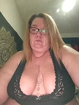 Snapshot of diosacurvy1984 chatting on February 6, 2026, 11:41 pm diosacurvy1984 online show from February 6, 2026, 11:41 pm