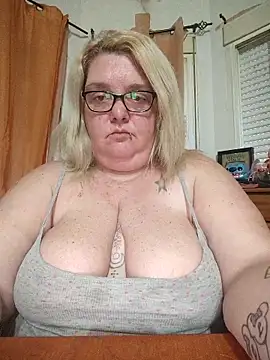 Snapshot of diosacurvy1984 chatting on April 24, 2026, 7:11 am diosacurvy1984 online show from April 24, 2026, 7:11 am