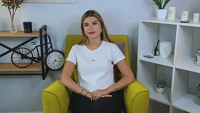 Snapshot of BlissCoke chatting on January 18, 2025, 1:51 pm BlissCoke online show from January 18, 2025, 1:51 pm