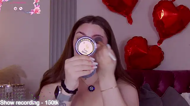 KiraBarlows online show from April 9, 2026, 8:14 pm