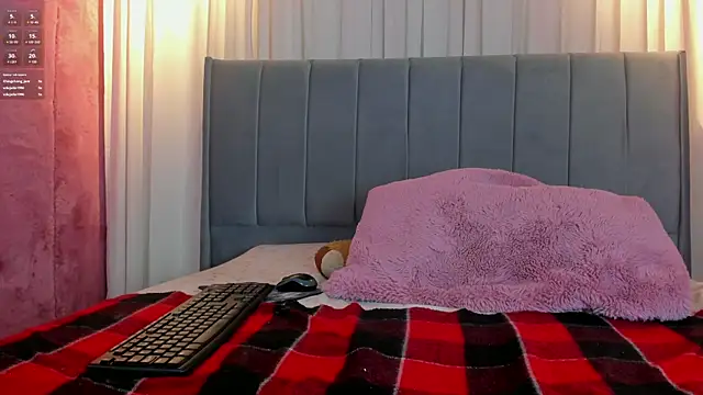 camilapersy online show from February 10, 2025, 3:53 pm