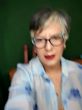 ilonna2025 online show from November 21, 2025, 9:46 pm