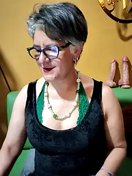 ilonna2025 online show from December 14, 2025, 11:42 pm