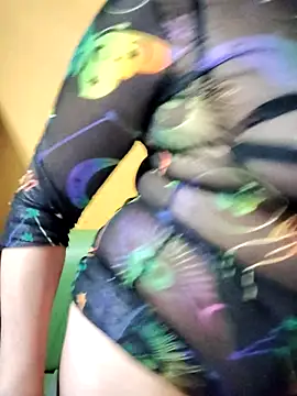 ilonna2025 online show from April 3, 2026, 10:41 pm