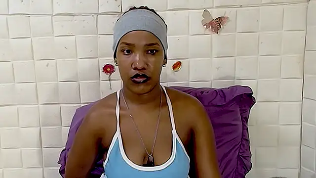 EroticSexyPrada online show from March 23, 2026, 5:44 am