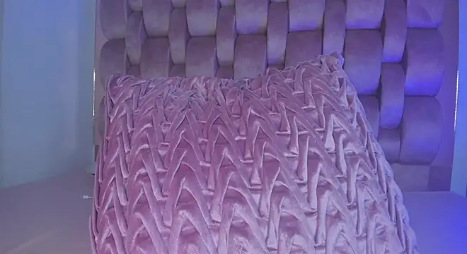 cutte hanna18 online show from February 15, 2025, 5:39 pm