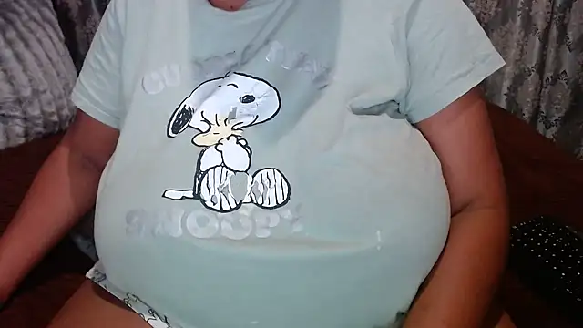 Snapshot of BUBBLYBUNNYxx chatting on May 3, 2026, 5:52 pm BUBBLYBUNNYxx online show from May 3, 2026, 5:52 pm