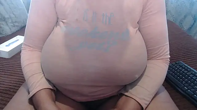 Snapshot of BUBBLYBUNNYxx chatting on May 28, 2026, 5:16 am BUBBLYBUNNYxx online show from May 28, 2026, 5:16 am