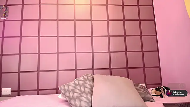 LissMonroe online show from December 15, 2025, 10:52 am