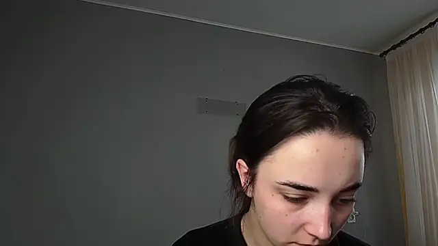 Eva Gloryy online show from April 15, 2026, 9:27 am