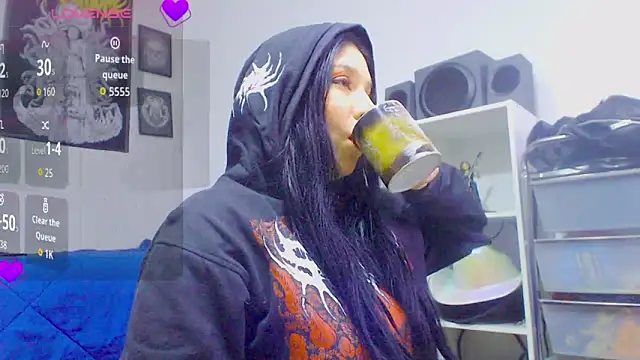 sharonnleon online show from March 12, 2026, 10:05 pm