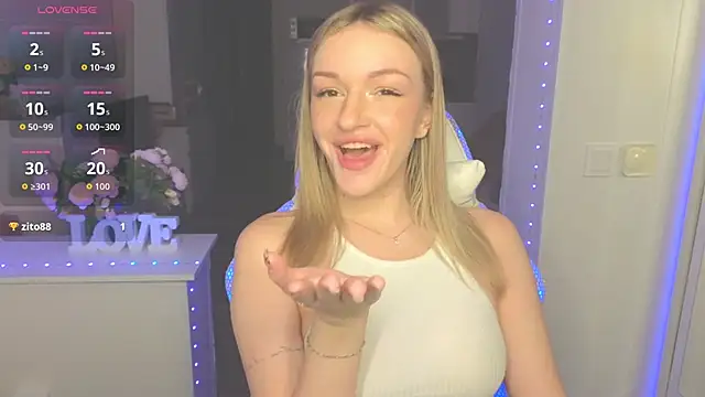 MargaretSweet1 online show from November 2, 2025, 1:08 am