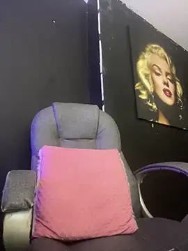 viktoria davis  online show from November 1, 2025, 10:56 pm