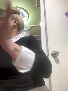 viktoria davis  online show from January 8, 2026, 10:34 pm