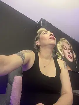 viktoria davis  online show from February 25, 2026, 10:30 pm