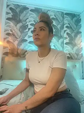 viktoria davis  online show from April 9, 2026, 10:15 pm