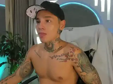 Snapshot of tattokoi chatting on February 23, 2025, 8:17 am tattokoi online show from February 23, 2025, 8:17 am