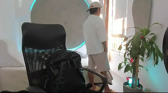 Snapshot of tattokoi chatting on March 8, 2025, 7:31 pm tattokoi online show from March 8, 2025, 7:31 pm