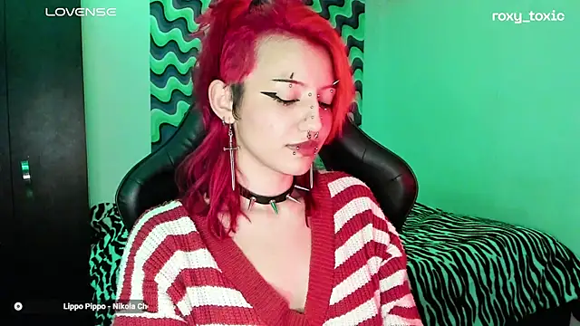 Snapshot of roxy_toxic chatting on March 5, 2025, 12:16 am roxy toxic online show from March 5, 2025, 12:16 am
