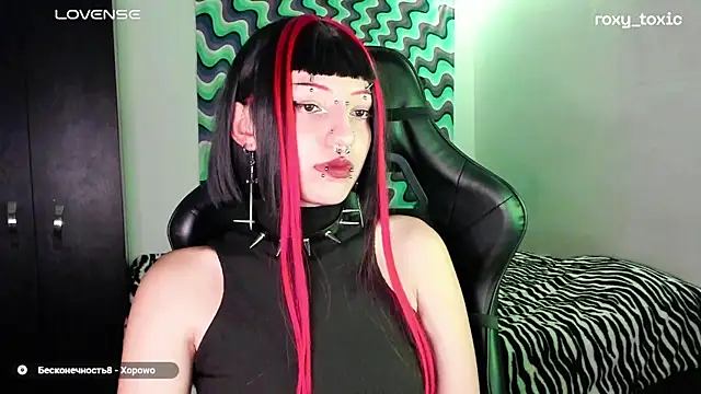Snapshot of roxy_toxic chatting on March 6, 2025, 3:46 am roxy toxic online show from March 6, 2025, 3:46 am
