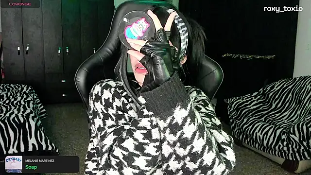Snapshot of roxy_toxic chatting on September 20, 2025, 2:56 am roxy toxic online show from September 20, 2025, 2:56 am