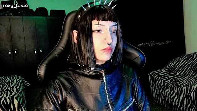 Snapshot of roxy_toxic chatting on November 25, 2025, 1:49 am roxy toxic online show from November 25, 2025, 1:49 am