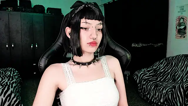 Snapshot of roxy_toxic chatting on January 8, 2026, 2:47 am roxy toxic online show from January 8, 2026, 2:47 am