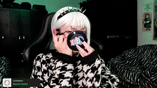 Snapshot of roxy_toxic chatting on January 10, 2026, 2:02 am roxy toxic online show from January 10, 2026, 2:02 am