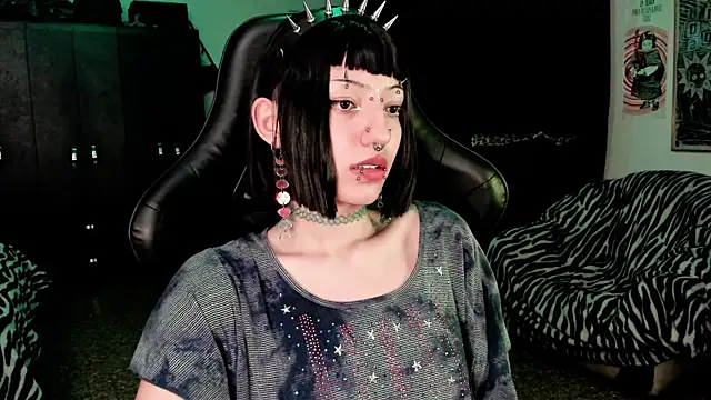 Snapshot of roxy_toxic chatting on January 12, 2026, 11:54 pm roxy toxic online show from January 12, 2026, 11:54 pm