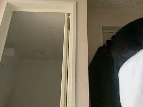 Snapshot of riri_riri_jp chatting on November 12, 2025, 10:26 am riri riri jp online show from November 12, 2025, 10:26 am