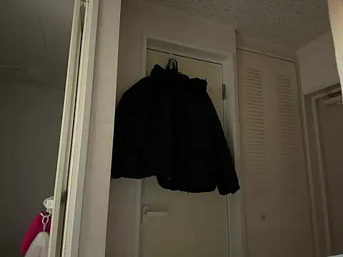 Snapshot of riri_riri_jp chatting on February 4, 2026, 1:06 pm riri riri jp online show from February 4, 2026, 1:06 pm