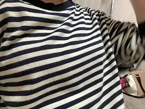 Snapshot of riri_riri_jp chatting on March 24, 2026, 1:27 pm riri riri jp online show from March 24, 2026, 1:27 pm