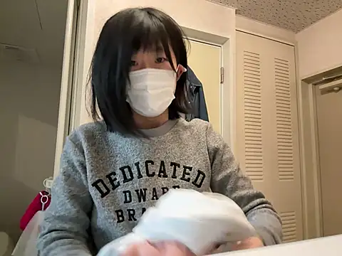 Snapshot of riri_riri_jp chatting on April 8, 2026, 10:48 am riri riri jp online show from April 8, 2026, 10:48 am