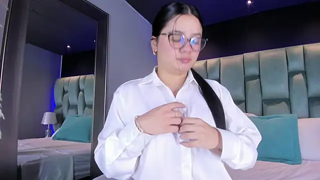 Snapshot of ValeriaOrtega chatting on February 5, 2025, 11:44 am ValeriaOrtega online show from February 5, 2025, 11:44 am