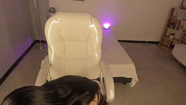 Nicole Foxx  online show from September 11, 2025, 8:09 pm