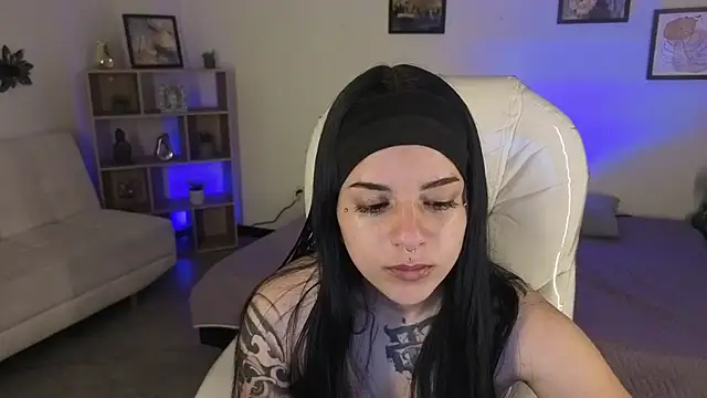 Nicole Foxx  online show from October 13, 2025, 7:36 pm