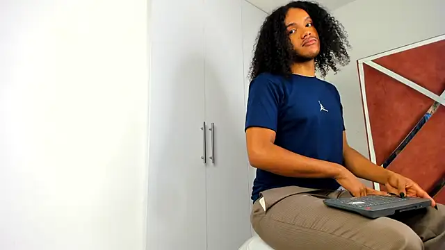 Snapshot of DanteAndKyle chatting on March 17, 2025, 11:32 pm DanteAndKyle online show from March 17, 2025, 11:32 pm