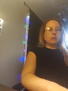 TattedMamaXOXO online show from February 4, 2025, 7:22 pm