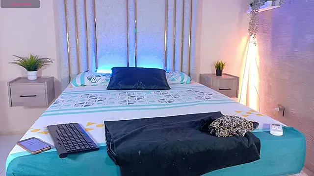 Snapshot of Liincostelloo chatting on January 20, 2025, 7:35 pm Liincostelloo online show from January 20, 2025, 7:35 pm