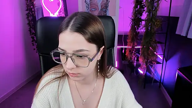 PamBeesly online show from February 8, 2025, 8:09 am