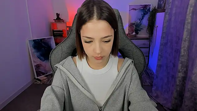 PamBeesly online show from September 25, 2025, 8:29 am