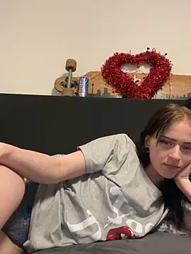 Ciara2004 online show from April 16, 2026, 9:39 pm