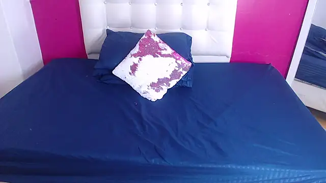 tinyy whore18 online show from October 22, 2025, 4:07 pm