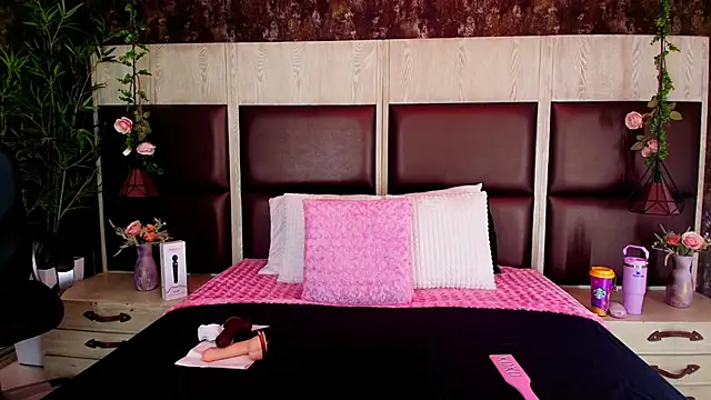 Bella Smiith  online show from November 8, 2025, 12:27 pm