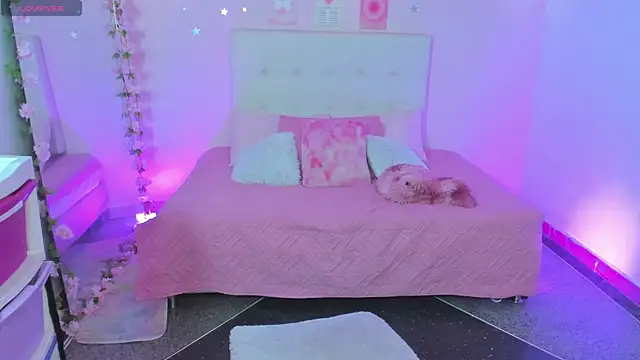 ScarlettDreamss7 online show from December 18, 2025, 12:00 pm