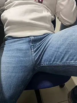 Snapshot of Greeneyes0820 chatting on February 27, 2025, 12:02 pm Greeneyes0820 online show from February 27, 2025, 12:02 pm